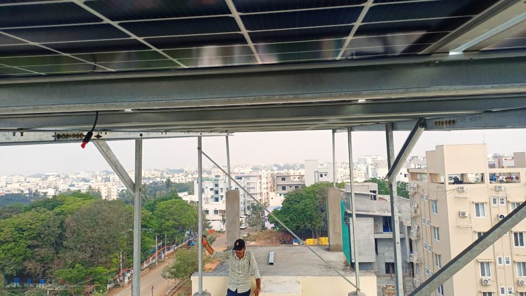 Heliocity technician at a rooftop installation
